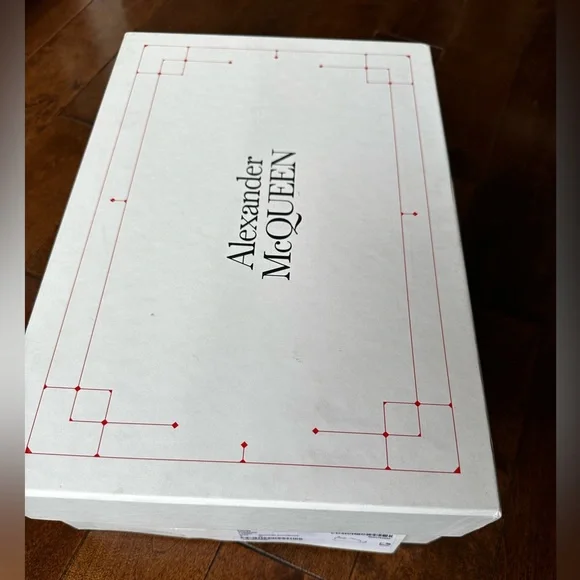 Alexander Mcqueen Sneaker Larry White with black laces. Size 41 - Picture 2 of 6